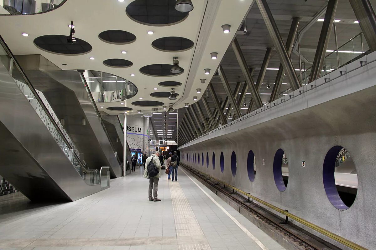 Включи современную станцию. Станция метро Wilhelminaplein. Метро Роттердама. Роттердамский метрополитен. Станции метро в Роттердаме.