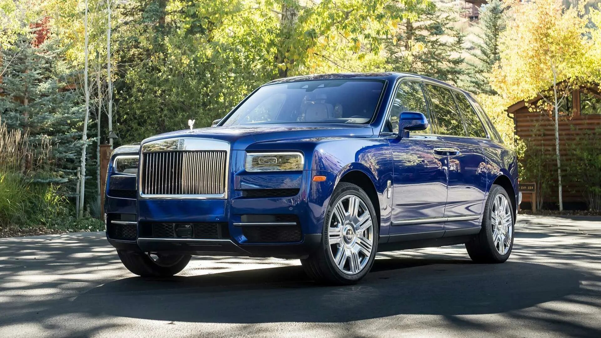 Rolls cullinan цена. Внедорожник Rolls-Royce Cullinan. Rolls-Royce Куллинан. Роллс Ройс кроссовер. Машина Rolls Royce Cullinan.