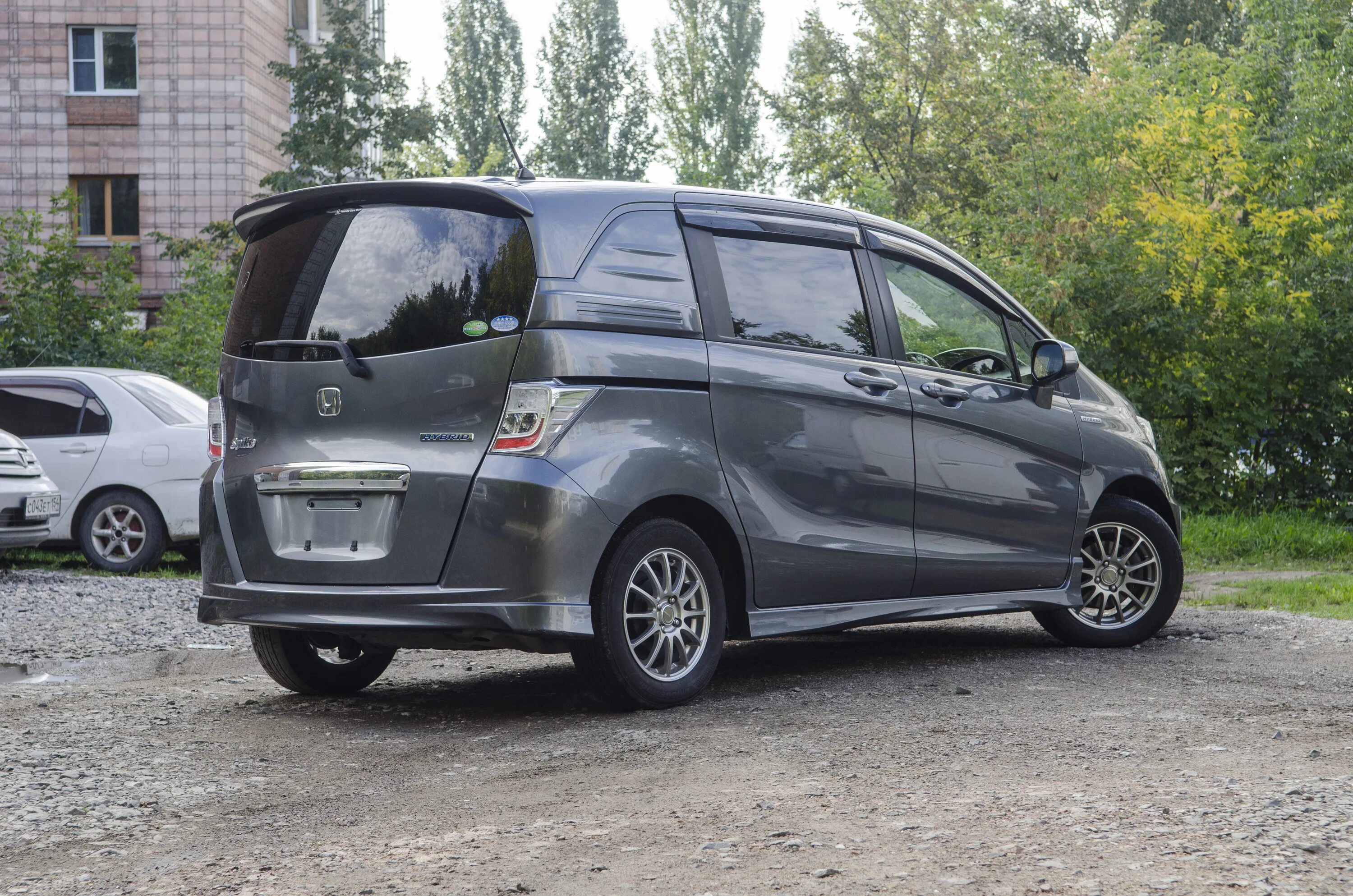 Колеса хонда спайк. Honda freed Spike 2010. Хонда Фрид Спайк 2012. Honda Spike 2014. Honda freed Spike 2011.