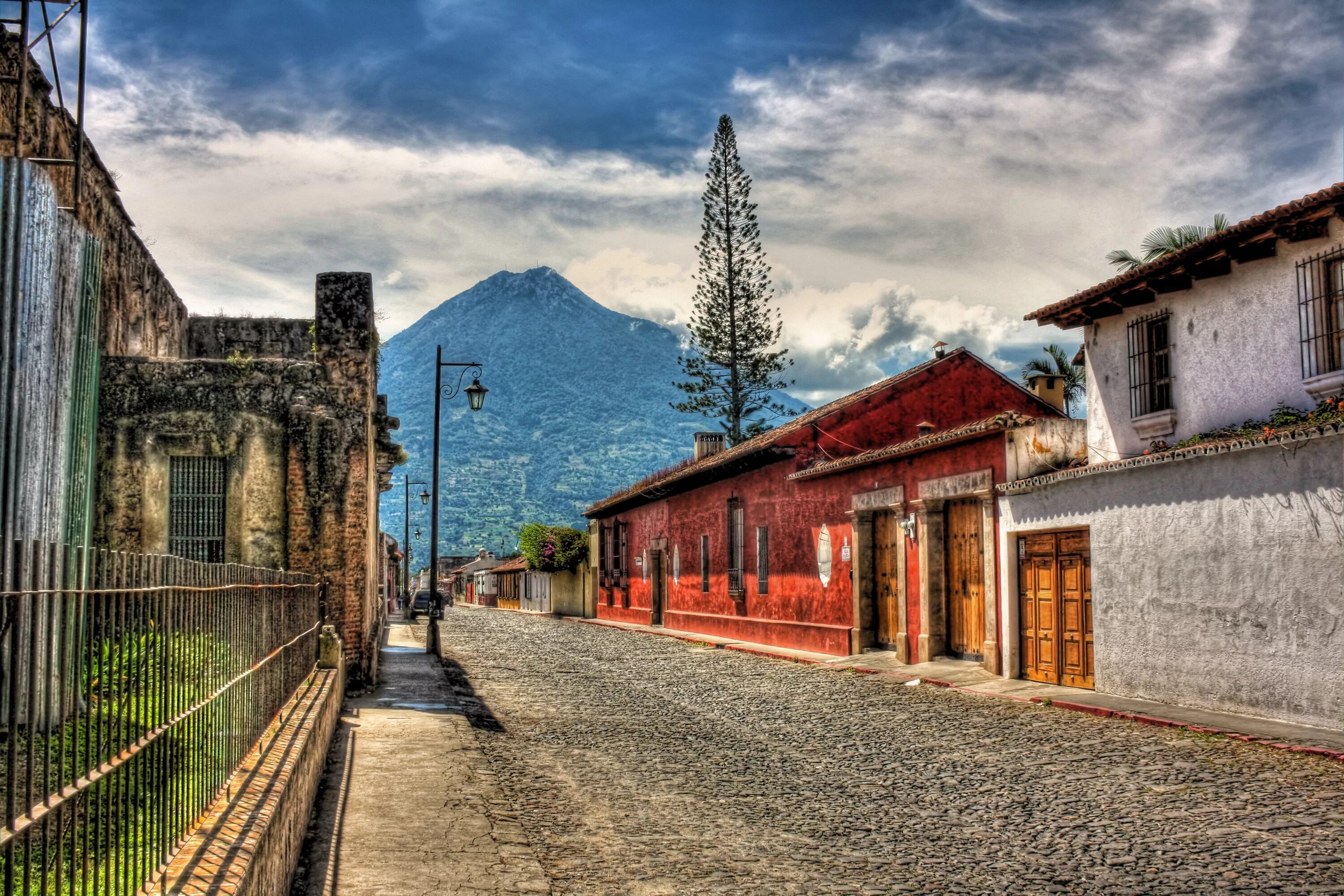 Что такое гватемала. Гватемала город достопримечательности. Гватемала антигуа. Столица страны гватемала. Гватемала город достопримечательности.