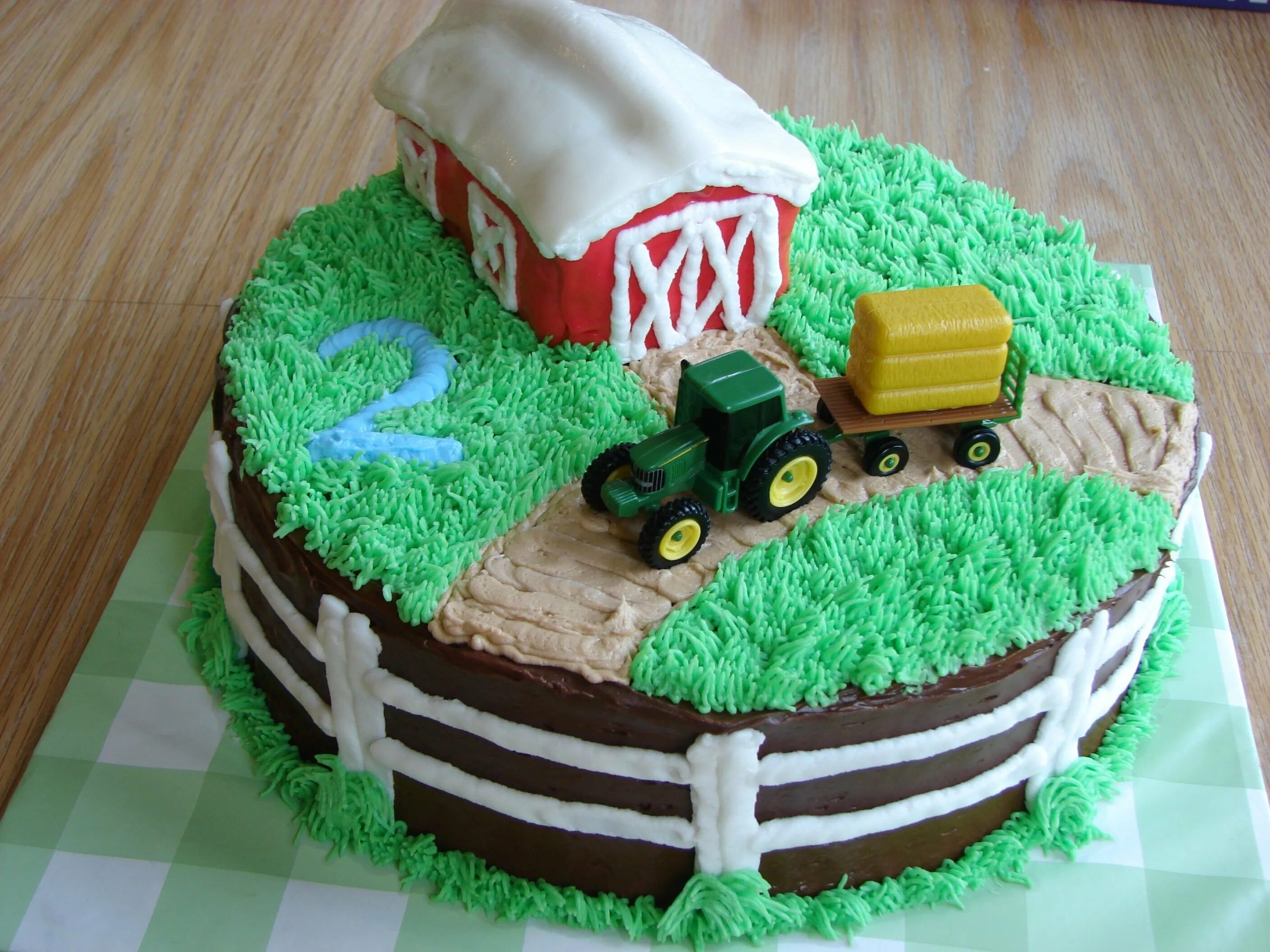 Торты тракторы фото. Торт «трактор». Торт с трактором для мальчика. Торт в виде трактора. Украшение торта для мальчика.