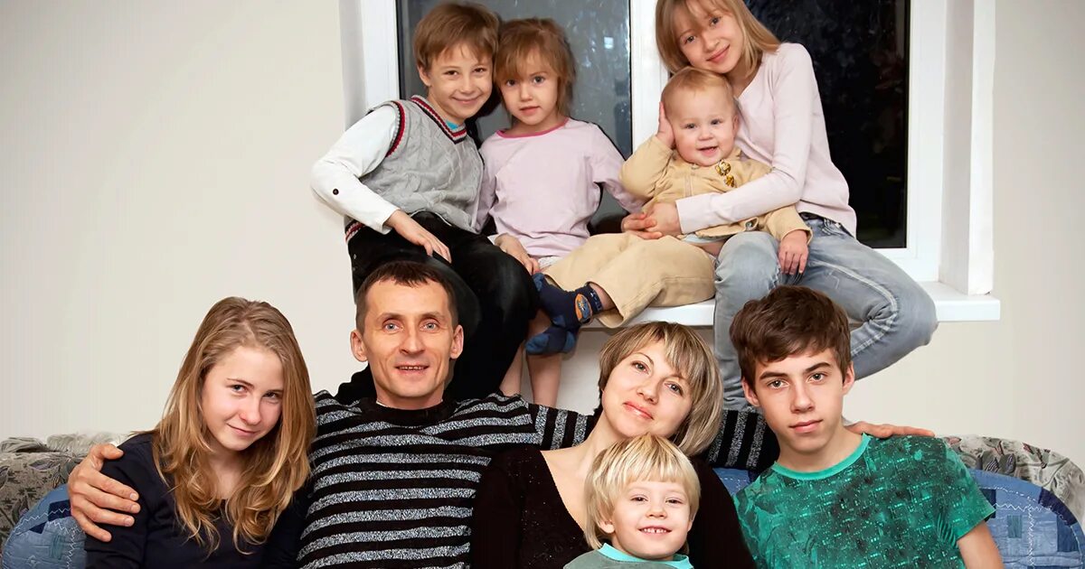 Олеся лихунова дети. Семья с младенцем. 9 ребенок семье. 9 ребенок семье. Многодетные семьи в россии.