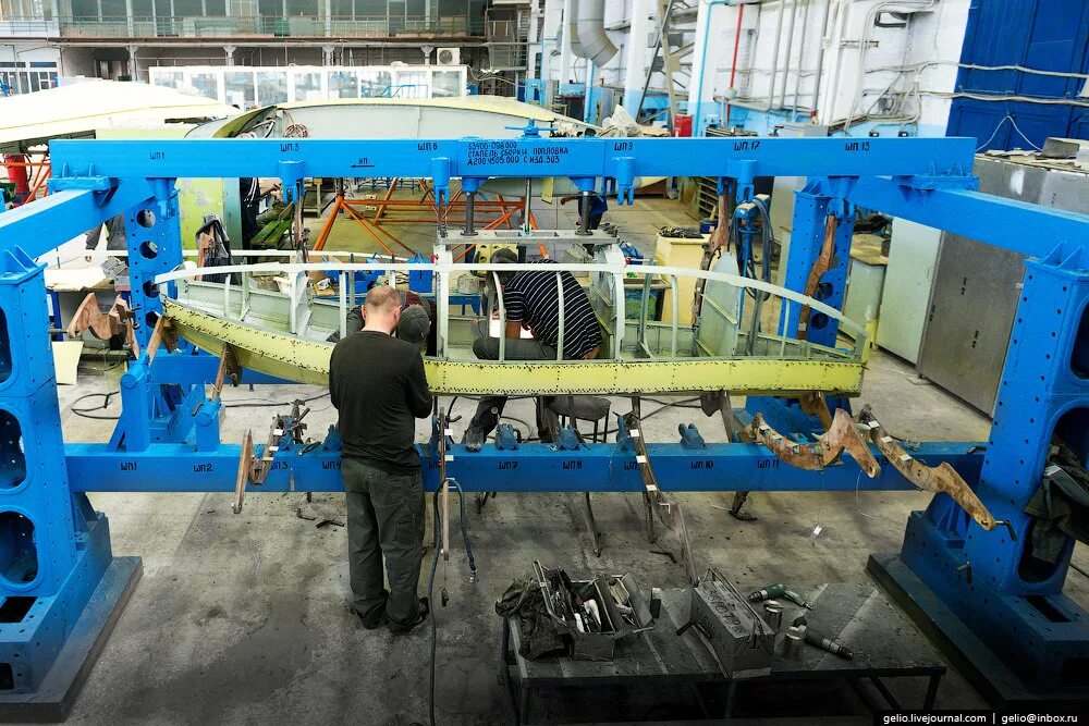 Завод бе 200 Таганрог. Стапельная сборка самолета. Стапели для сборки самолётов на заводе. Стапельная оснастка авиастроение