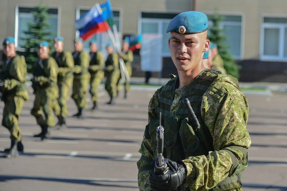 Рязань десантники. Рязанское военное воздушно-десантное училище. Рязань военное училище ВДВ. Спецназ ВДВ училище Рязань. Курсанты Рязанского училища ВДВ.