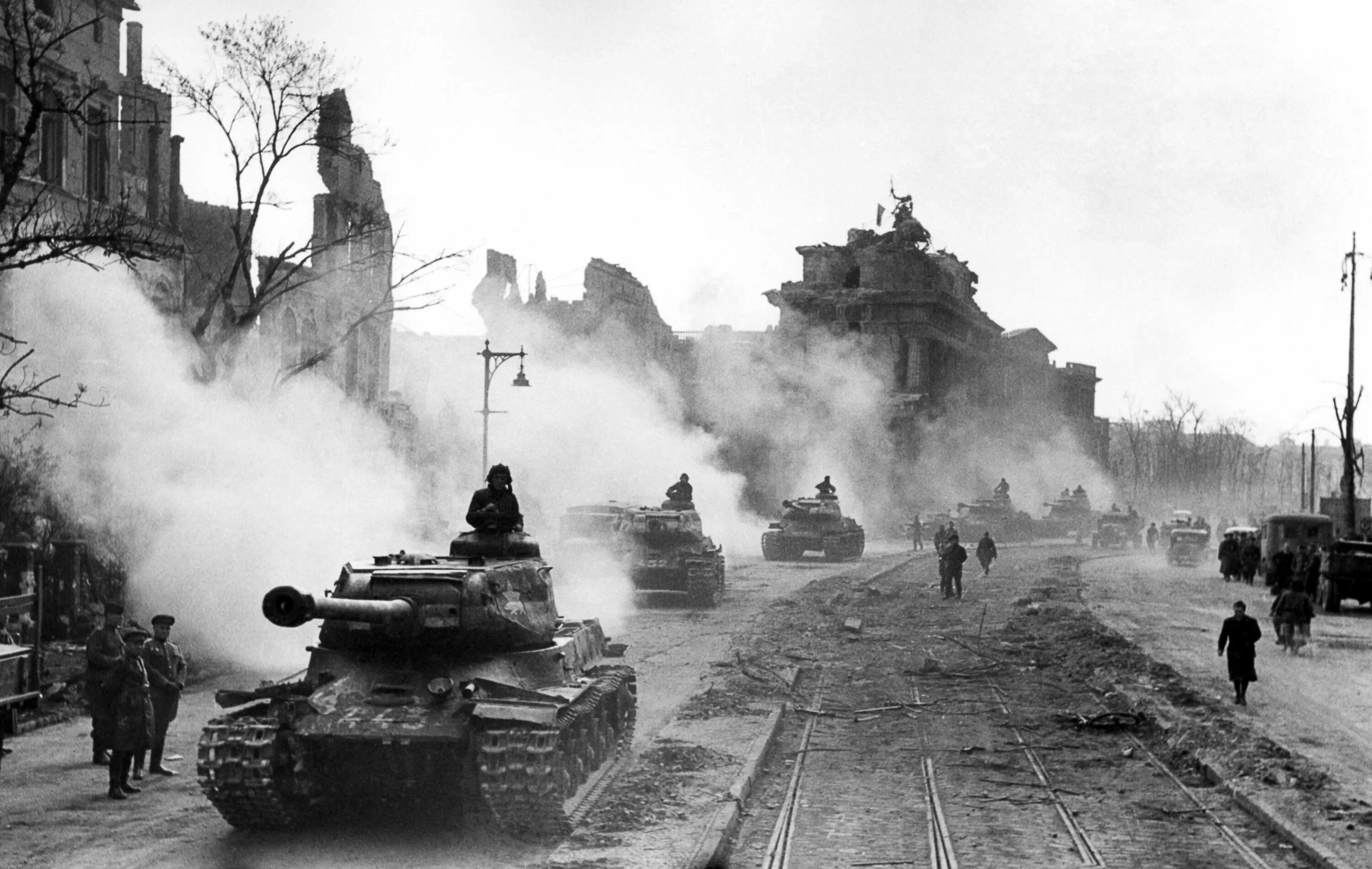 Битва за Берлин 1945. ИС-2 В Берлине.