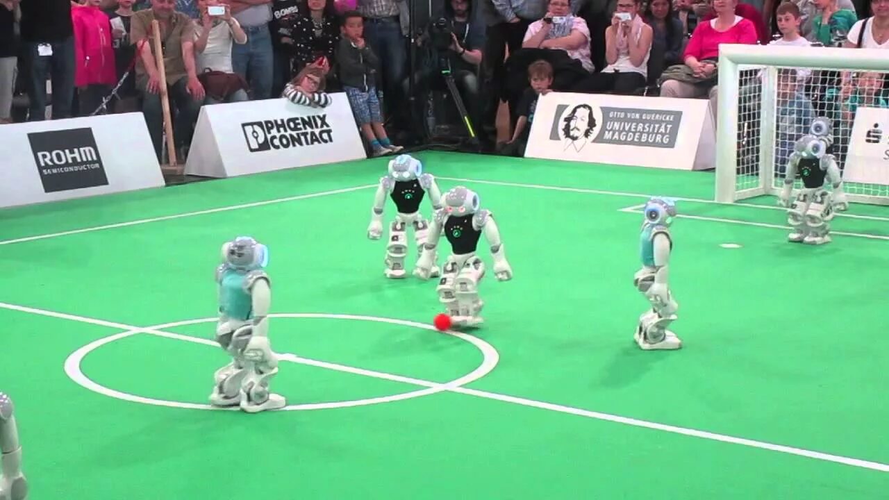 Турнир роботов по футболу. Футбол среди роботов. ROBOCUP 1993г. Робот "футболист". Роботы играют в футбол.