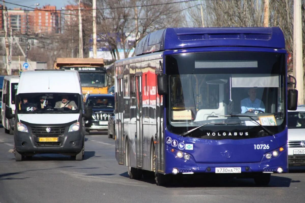 Новые автобусы в Астрахани 2023. Новые автобусы в Астрахани. Автобусы среднего класса. Новые синие автобусы. Автобусы астрахань сайт