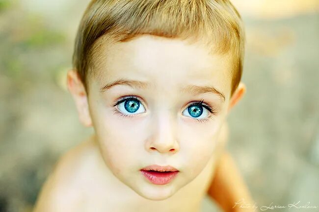 Красивые дети мальчики 4 года. Мальчик блондин с голубыми глазами. Мальчик с синими глазами. Красивые голубоглазые дети. Голубоглазый малыш.