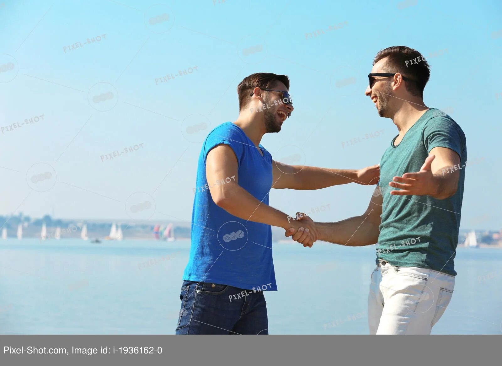 Two young men. Встреча двух друзей. Два друга. Встреча двух друзей картинки. Встреча двух приятелей иностранцев.