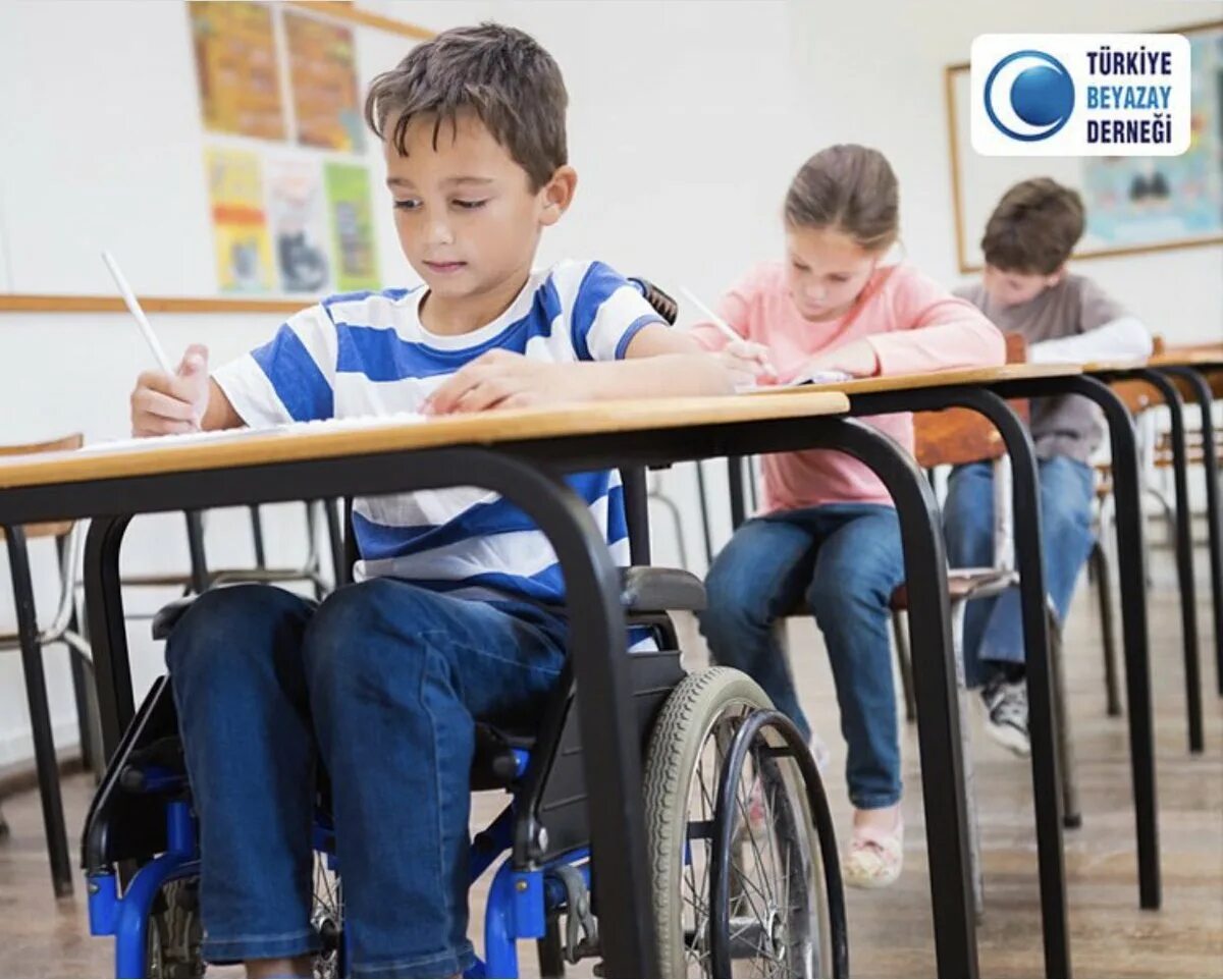 Ребенок является инвалидом детства. Дети инвалиды. Дети инвалиды в школе. Особенные дети. Школа для инвалидов.