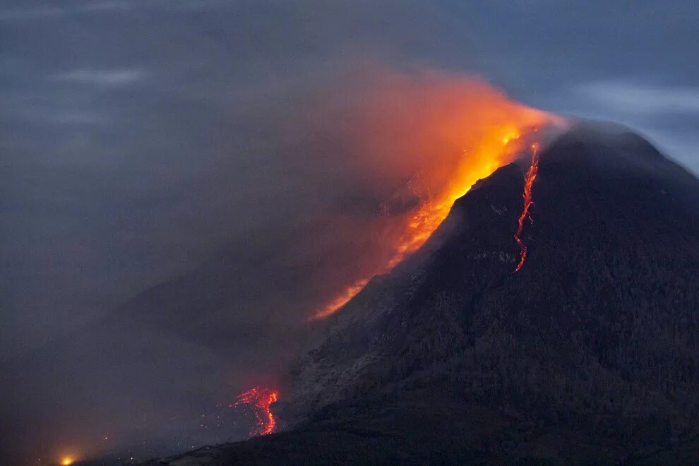 Шивелуч извержение 2022. Извержение килауэа 2018. Природные катастрофы вулкан. Извержение вулкана килауэа. Стихийные бедствия вулканы.