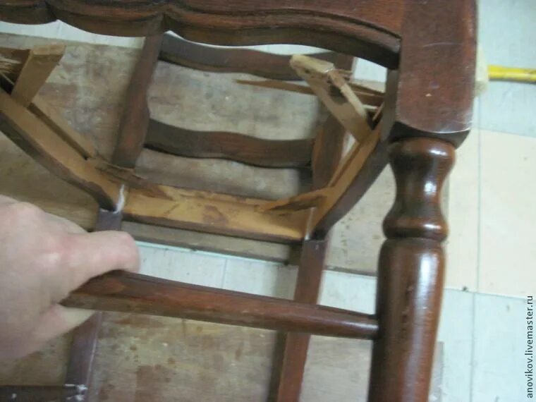 Укрепление табуретки. Усиление стульев. Усиление стула шпильками. Стул из массива с проножками.