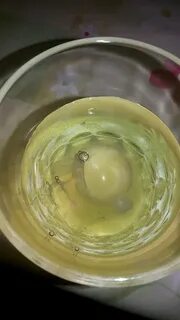 Чистка яйцом в стакане с водой
