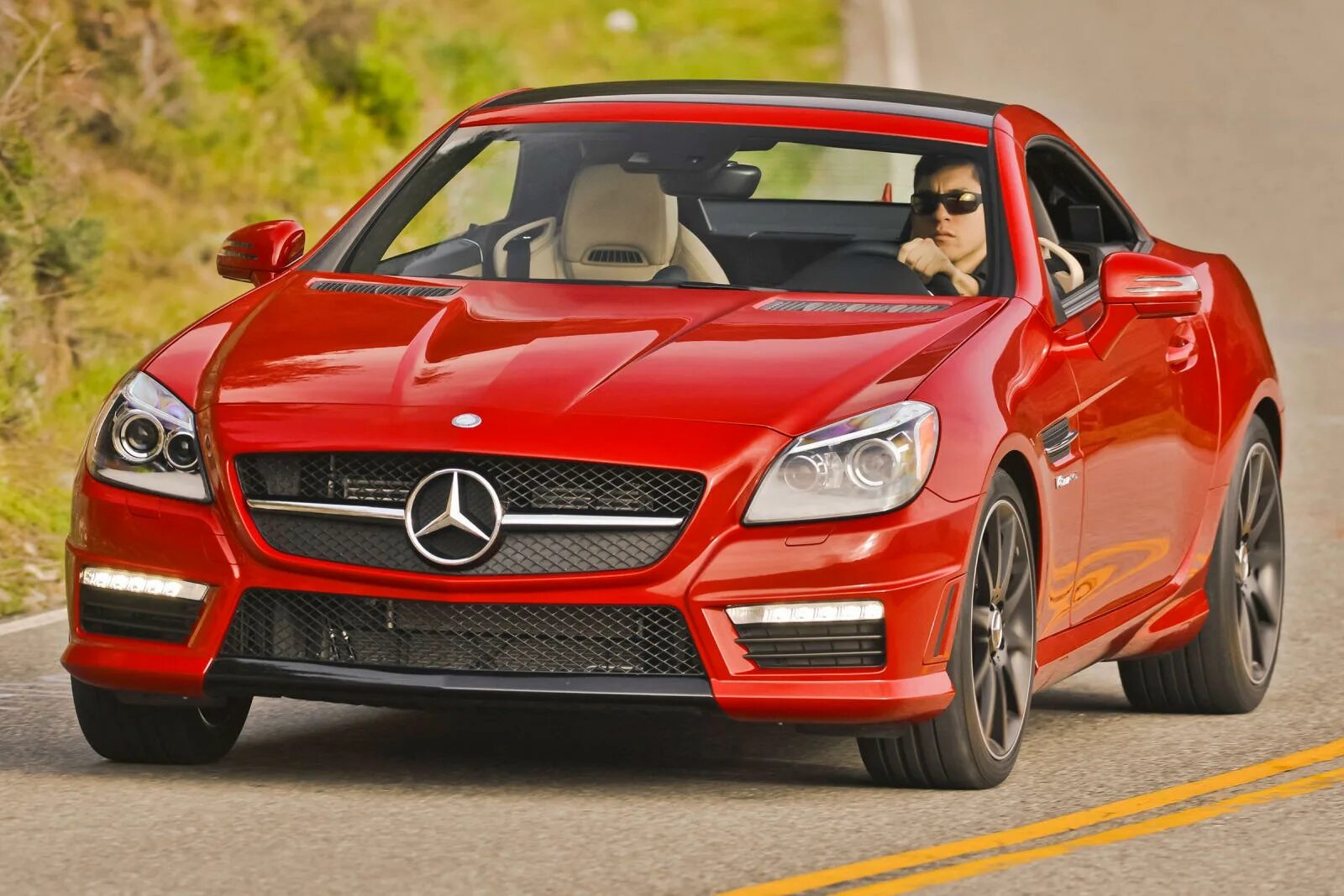 Машина мерседес фото. Mercedes Benz r8. Мерседес Бенс slk55 новый красный. Мерседес спорткар SLK. Мерседес 275 машина.