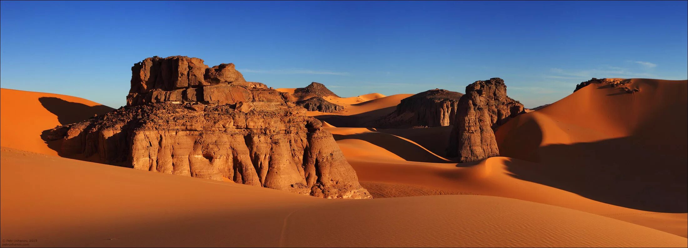 Самые большие 10 пустыни в мире. Плато Тассилин-Аджер Алжир. Пустыня панорама. Пустыня сахара. Панорама 360 пустыня.
