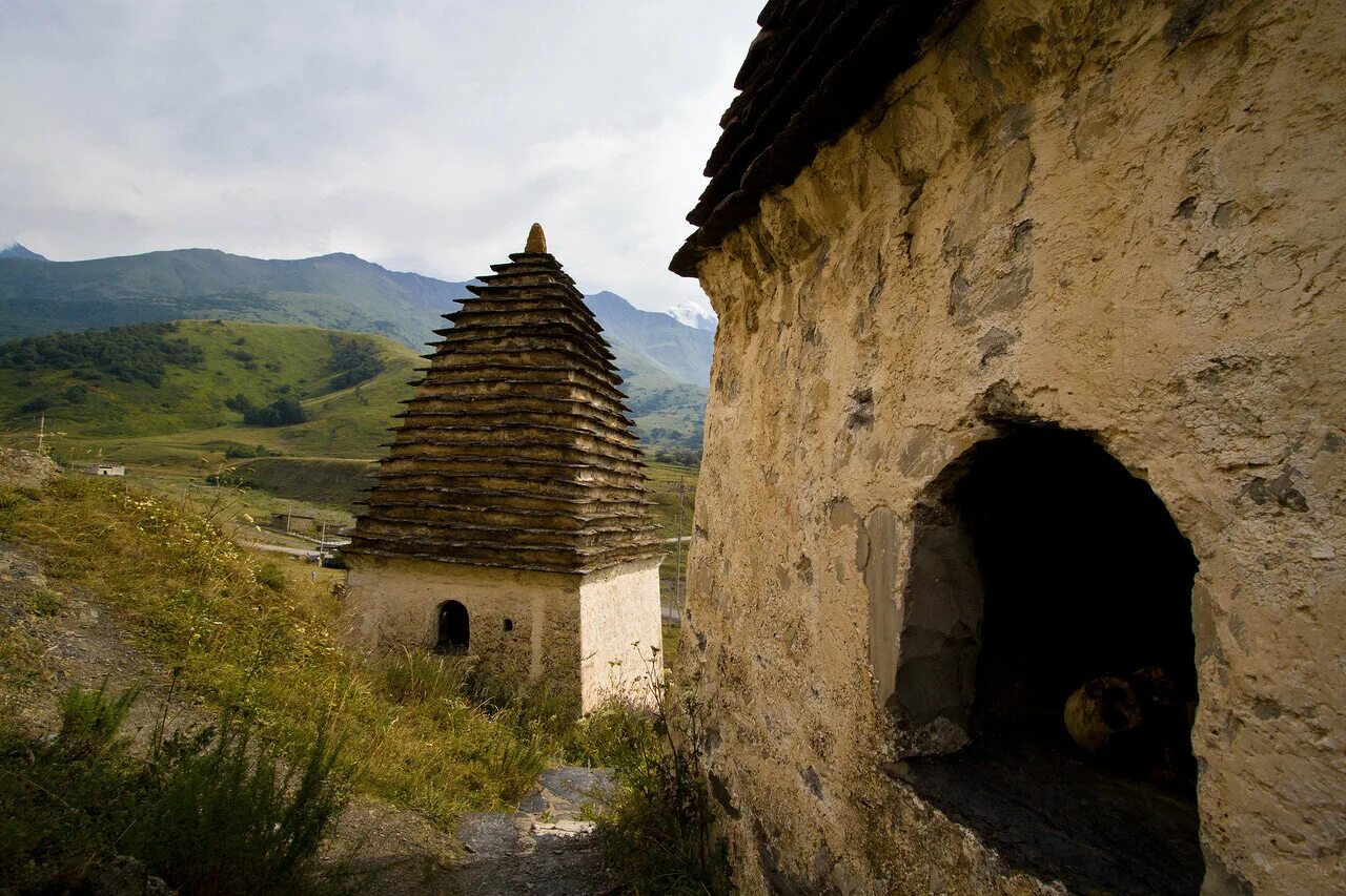 Город мертвых осетия даргавс. Даргавский некрополь в северной осетии. Даргавс осетия. Даргавс осетия. Мертвый городок даргавс.