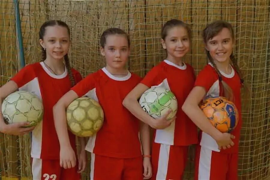 Команда девочек команда мальчиков