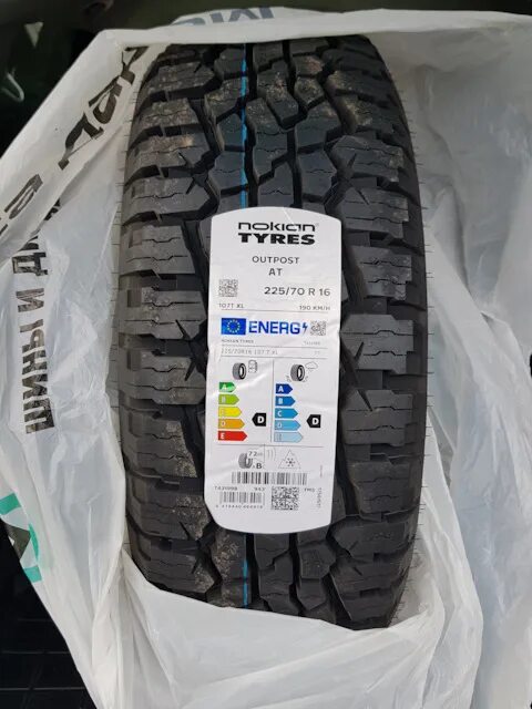Nokian tyres 235 70 r16. Японская резина ат 225/70 r16. nokian tyres 353741 автошина лето nokian tyres outpost at 215 70 r16 100t. ат 01 резина летняя. шины нокиан аутпост направление движения.