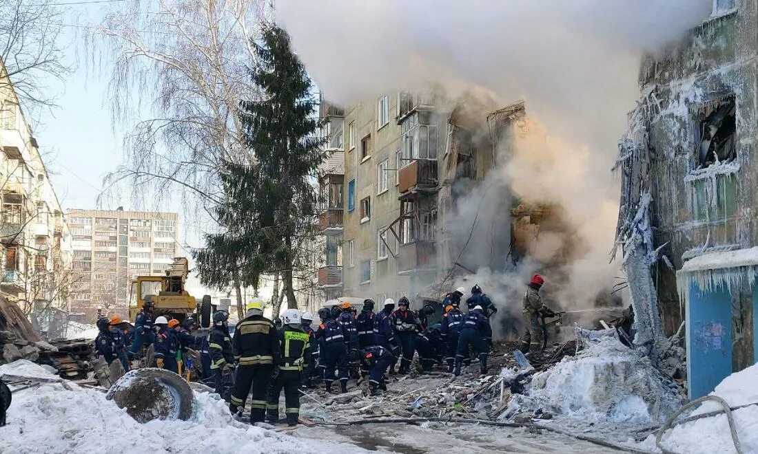 На какой улице в тагиле взорвался дом. Обрушился дом в новосибирске. глобальные чс. обрушение дома на двинской улице в петербурге.