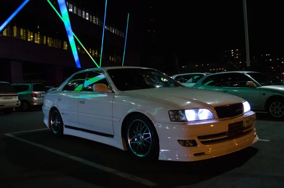 Toyota chaser хабаровск. Тойота чайзер 100 на золотых дисках. Чайзер в хабаровске. Weds chaser 100. Тойота чайзер хабаровск.