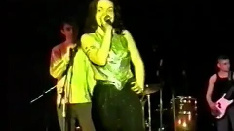 А по темным улицам гуляет дождь мр3