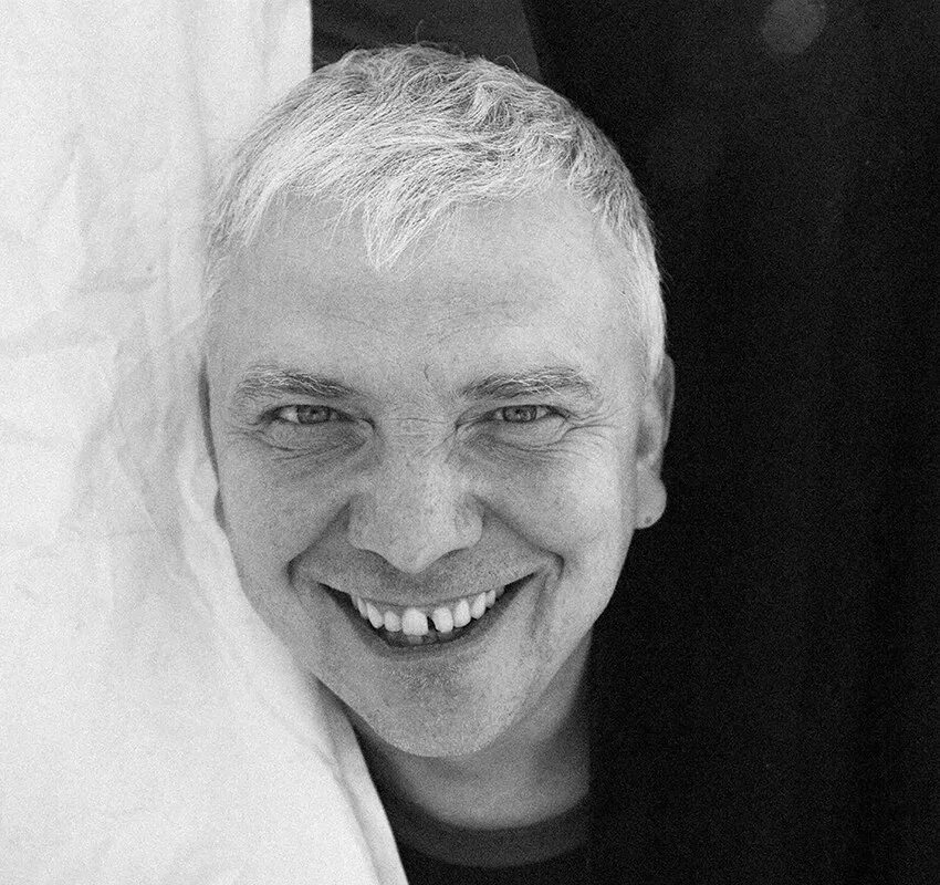 Романенко фотограф. Автор alex. Red white alex. Автор alex. По ту сторону от тебя книга.