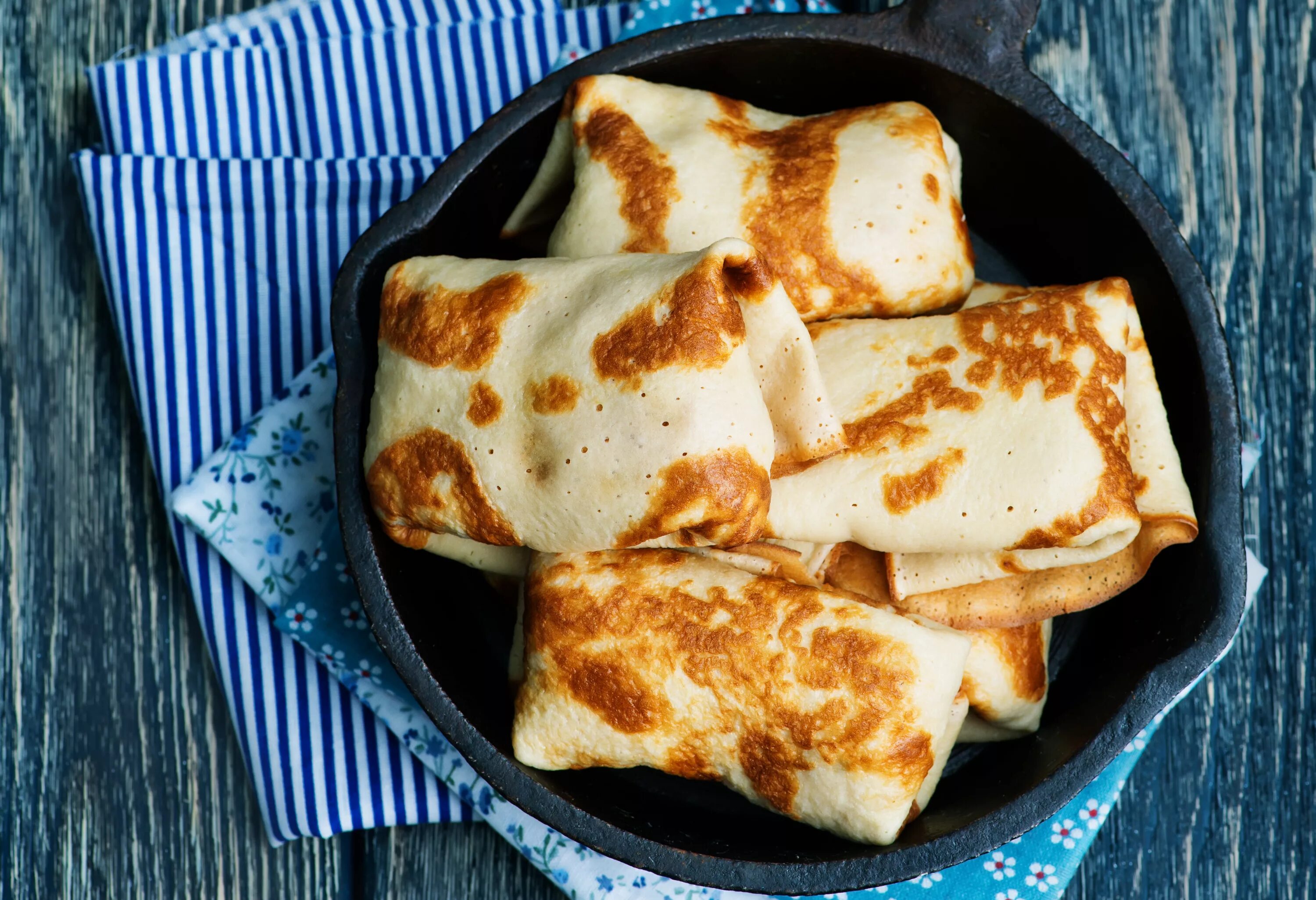 Блины фаршированные. Квадратные блины. Блинчики с мясом. Блины с начинкой. Приготовление блинчиков с мясом