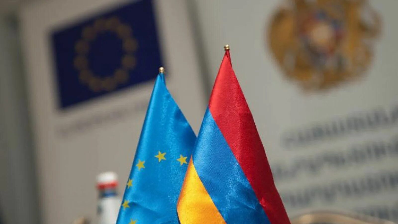 ЕС Армения флаг. Флаг Армении и Евросоюза. Армения и ЕС фото. Представитель Армении в ЕС. Армения вступит в ес