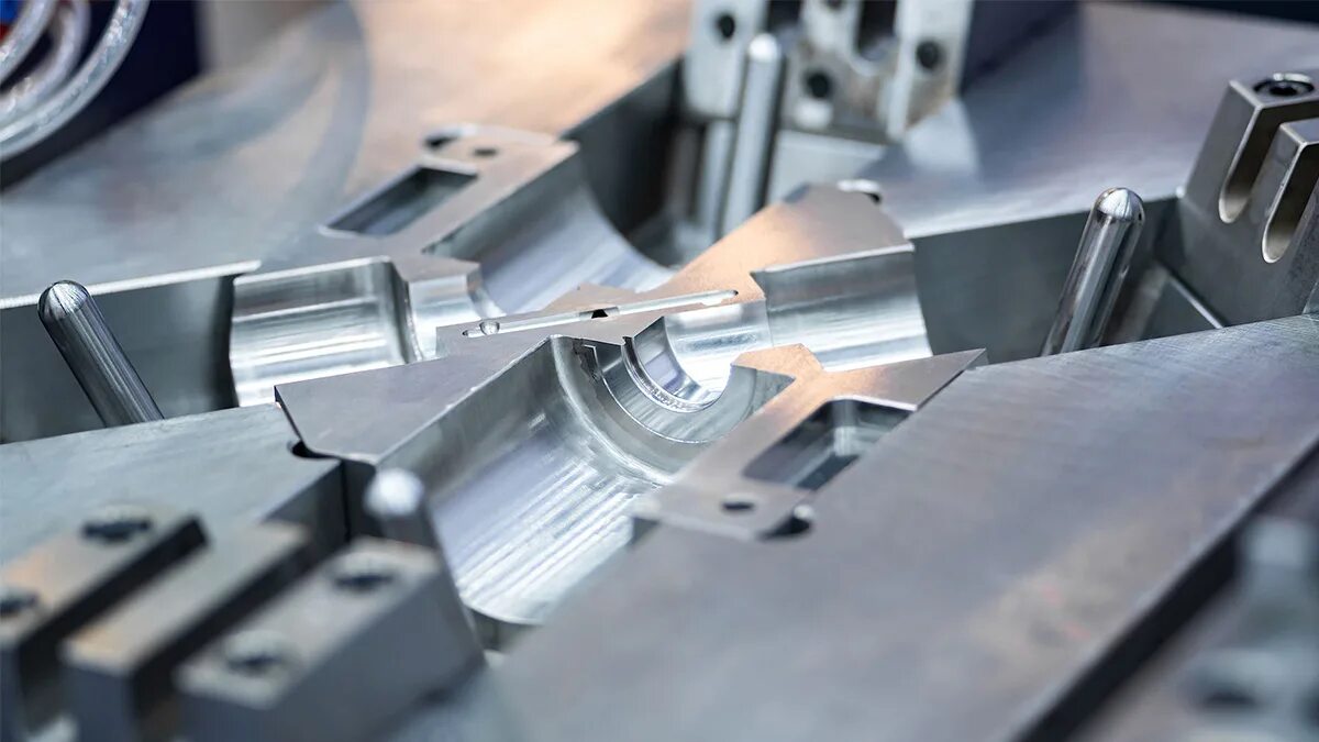 The process of machining. Процесс изготовления оснастки. cnc оснастка. metal injection molding. cnc machining process.