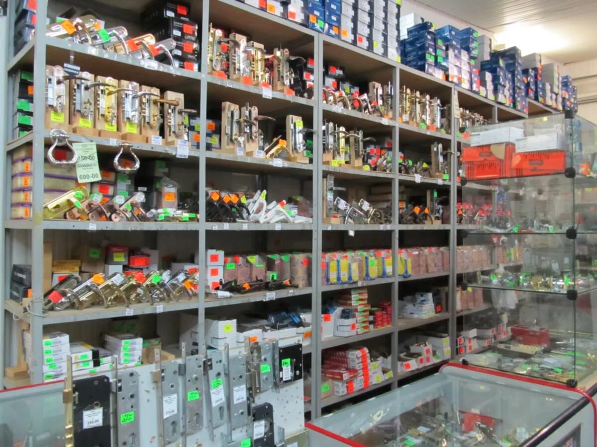 хозтовары посуда. магазин хозтоваров. хозяйственный магазин часы. хозяйственный магазин часы. магазин хозтоваров.