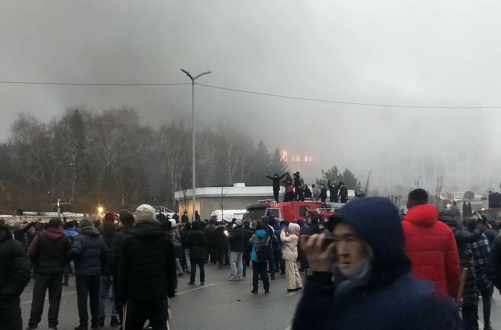 Мирный митинг. Разгром города протесты. Мирный протест. Харьков глазами очевидцев сегодня. Митинг в алматы