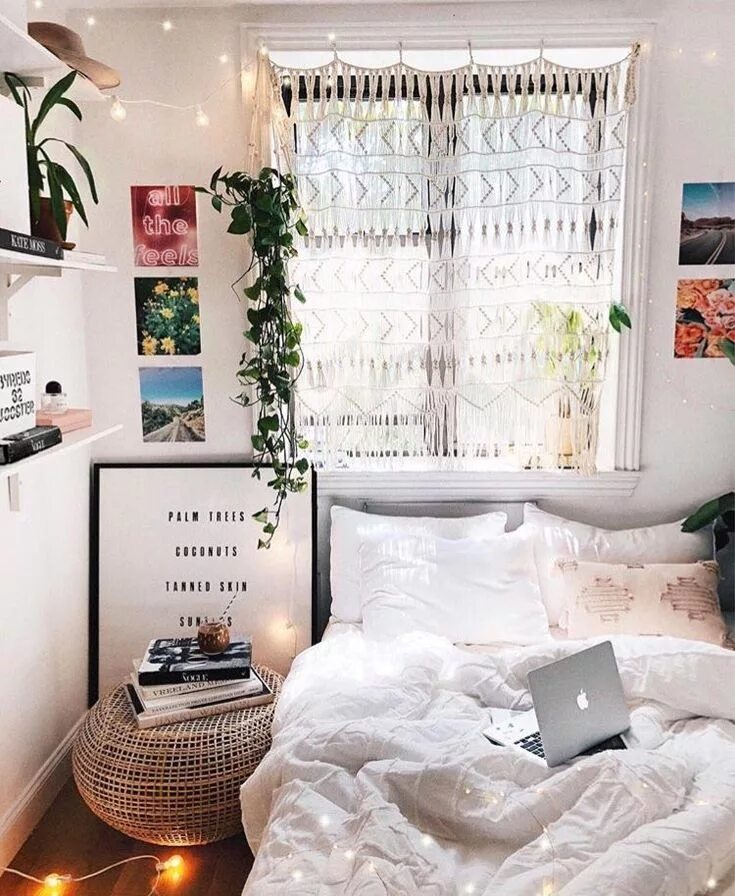 Спальня на мансарде в стиле бохо. Комната в стиле бохо. Позитивные перемены. Мечта в жизни человека. Спальня на мансарде.