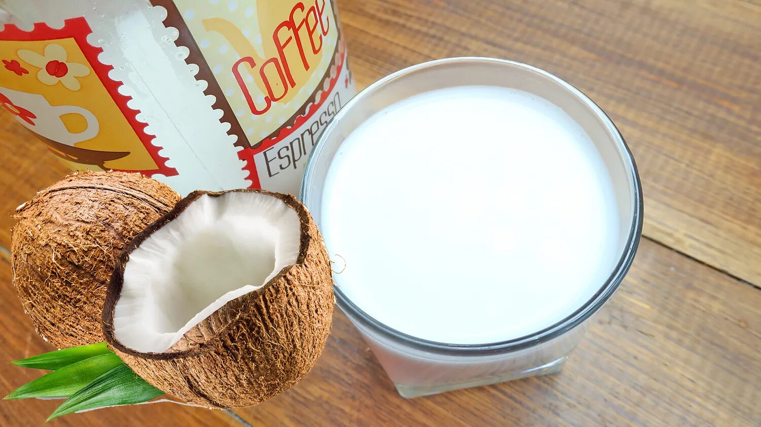 Можно ли кокосовое молоко в пост. Кокосовое молоко. Кокосовое молоко в кулинарии. Кокосовое молоко в кокосе. Кокосовое молоко кулинари.