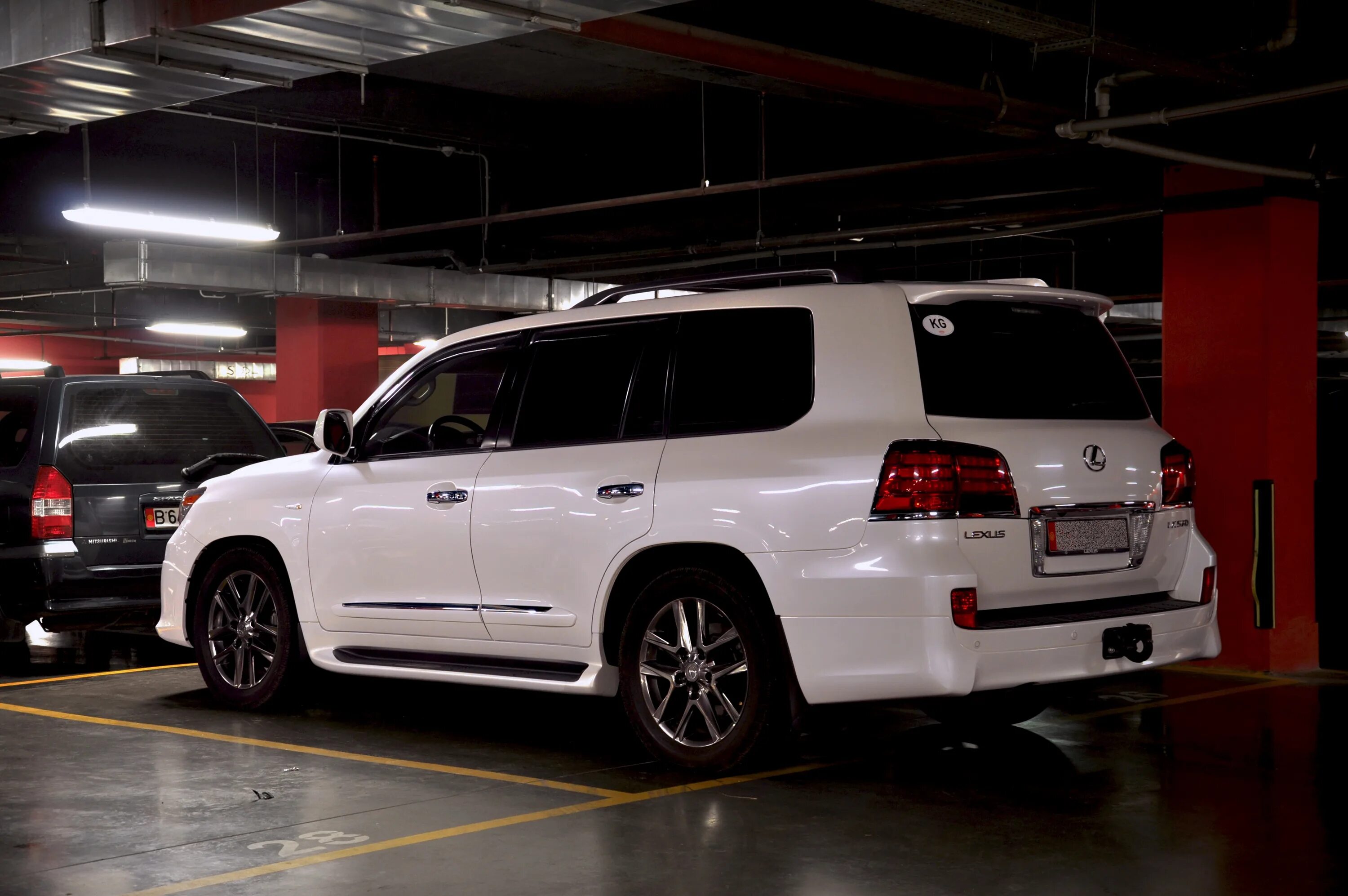 Lexus lx шины. Lexus LX 200. Лексус lx570 r24. Lexus LX 570 r24. Лексус 570 200.