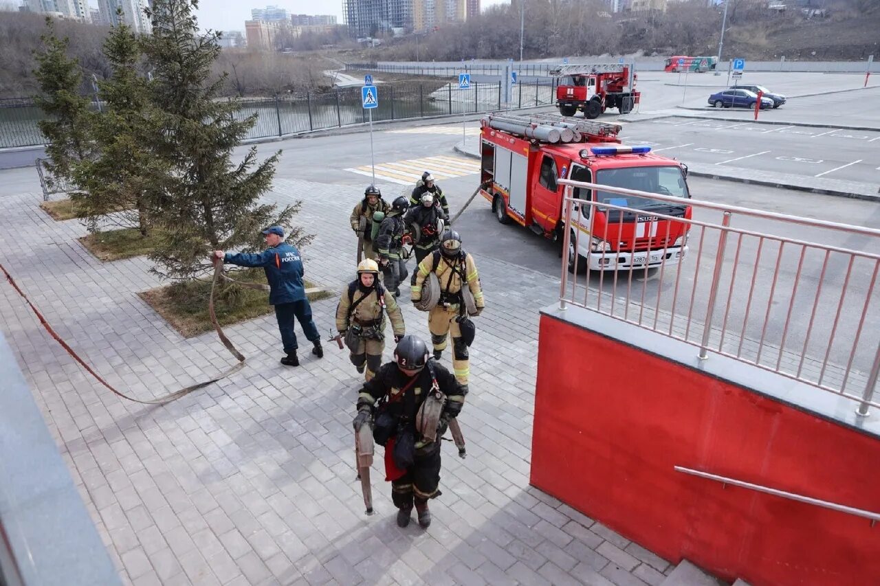 Пожарная безопасность объектов с массовым пребыванием людей. Пожары на спортивных объектах. Пожары на объектах с массовым пребыванием людей. Тушение пожаров на объектах с массовым пребыванием людей. Спортивные объекты тушение пожаров.