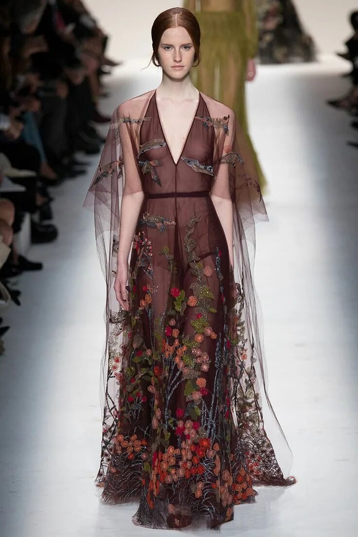 Валентино кампейн. Valentino spring summer 2020. Валентино платья 2022. Valentino платья haute couture. Модели валентино.