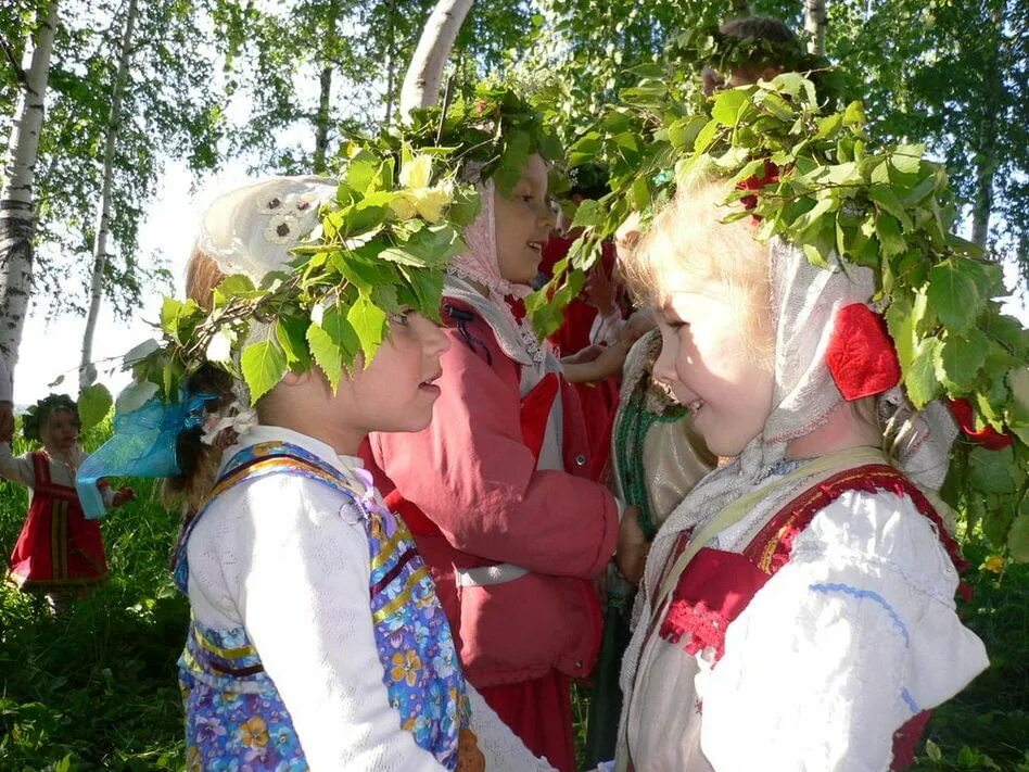 Праздник кукушки кумление. Троица празднование. Семик праздник на руси. Завивание березки на троицу. Кумление троица семик.