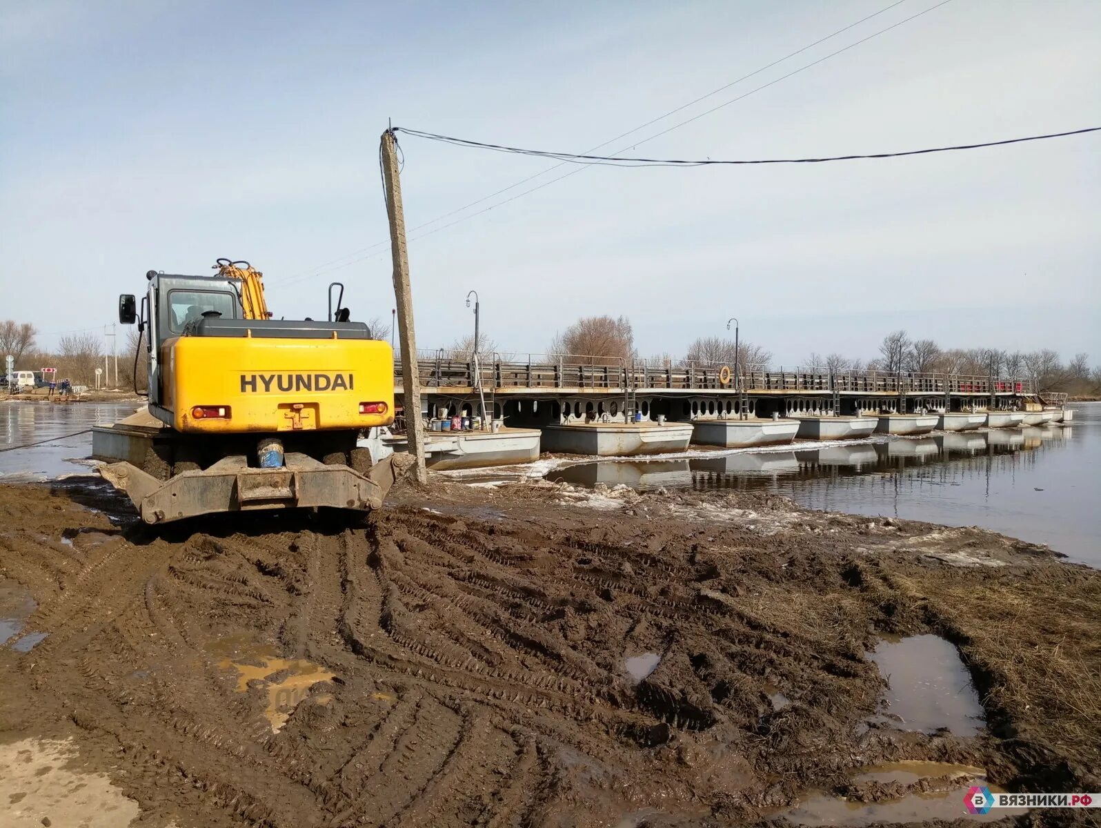 Уровень клязьмы во владимире. Вязники Клязьма Понтонный мост. Наплавной мост Вязники. Мост через Клязьму в Вязниках. Понтонный мост Вязники.