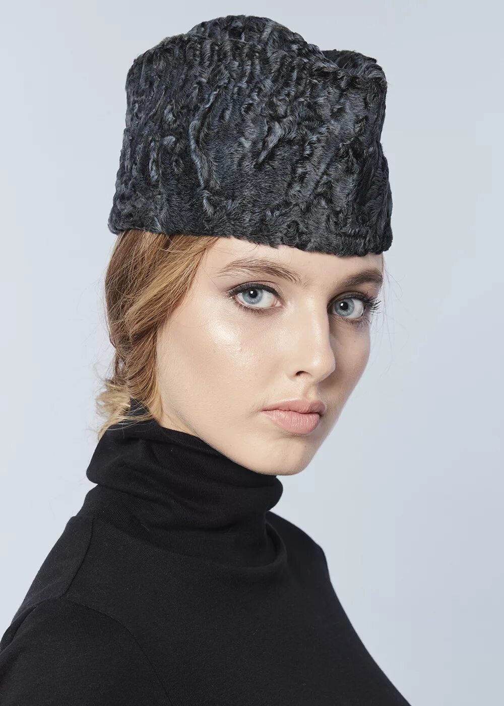 шапка из каракуля. шапка каракулевая borsalino. каракулевые береты 2022u. каракулевая папаха фссп. каракулевая шапка гоголь.