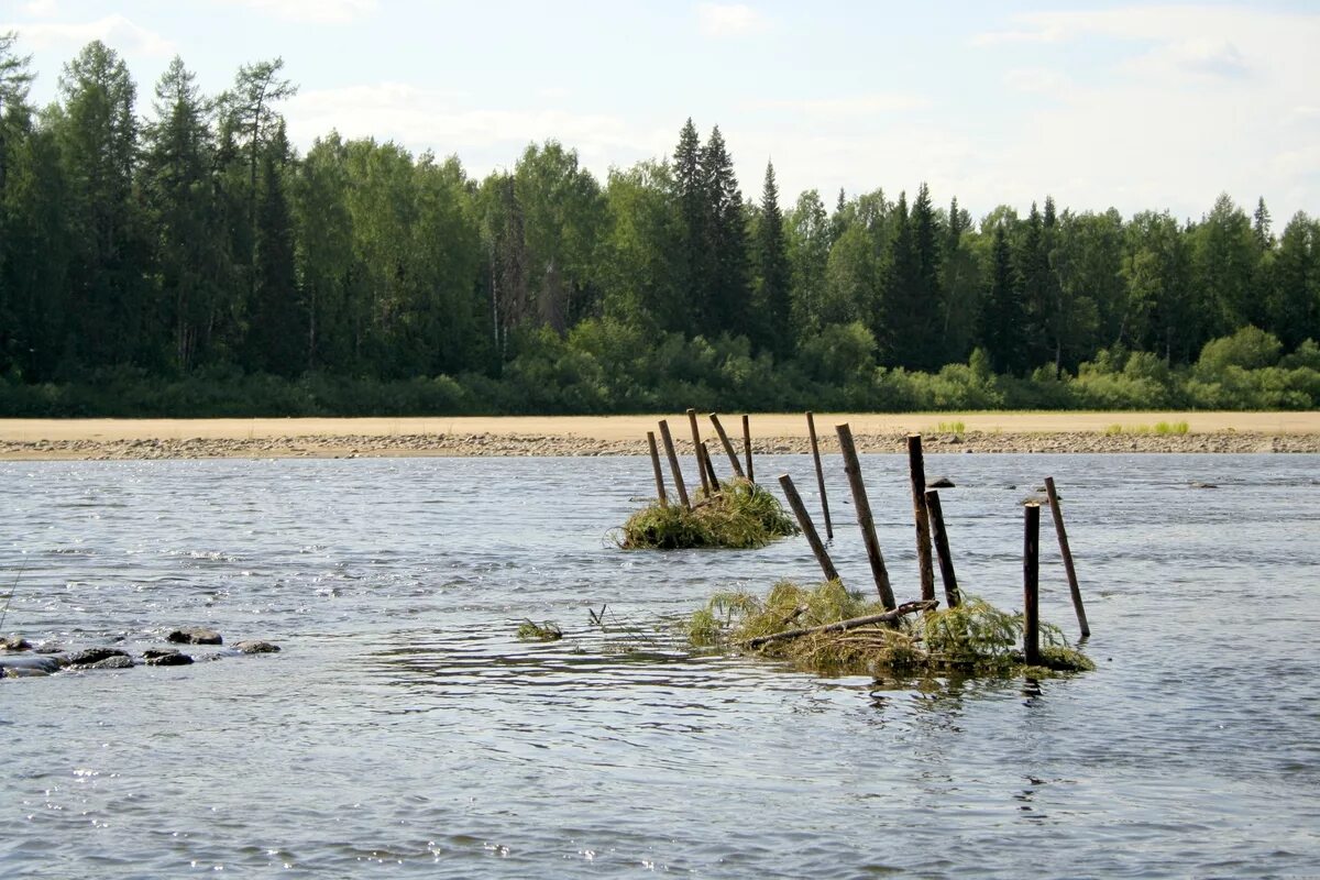Аэропорт мезень. Мезень поселок. Село палащелье у реки мезень. Аэродром мезень. Аэропорт мезень.