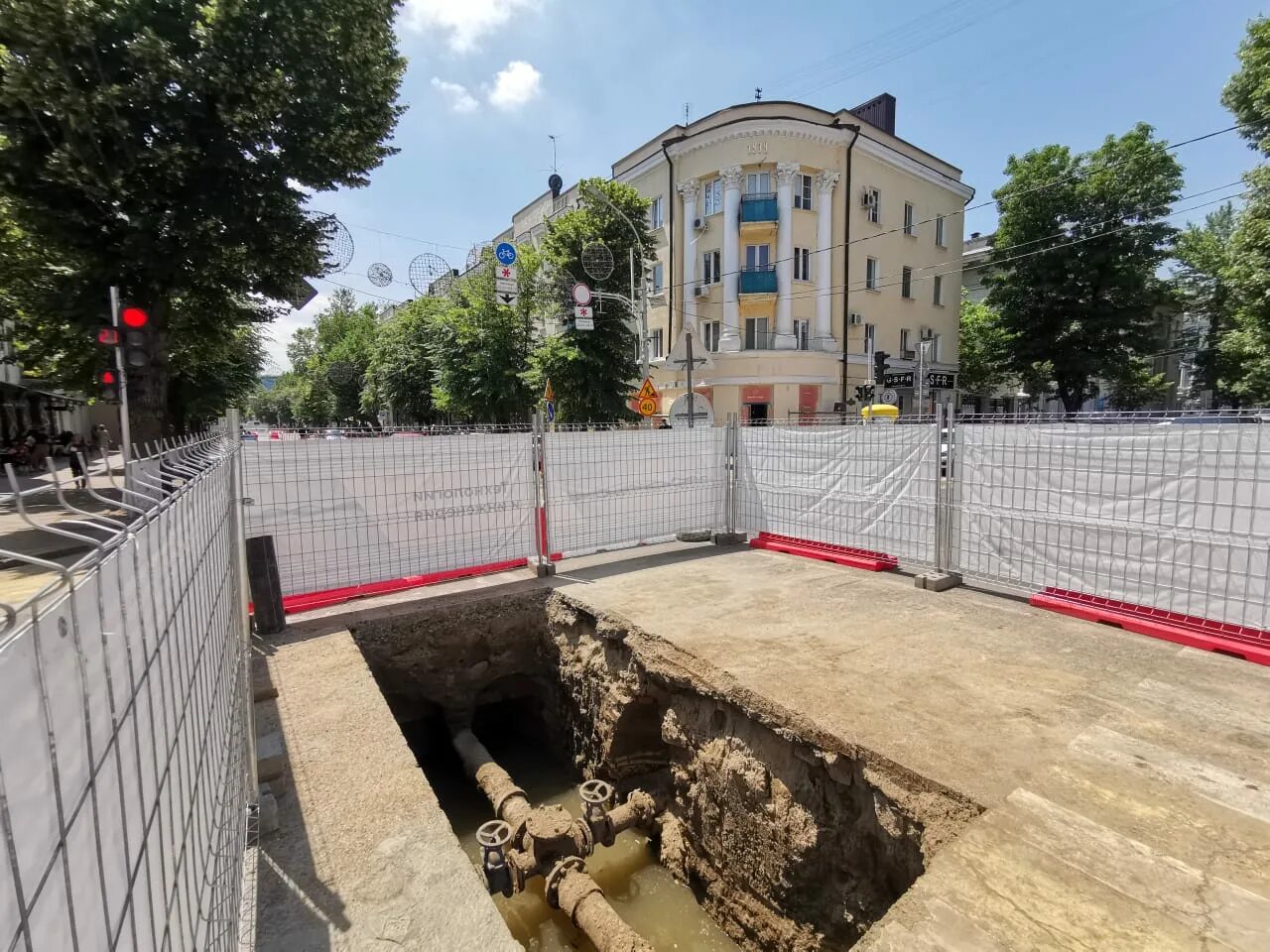 Водопровод Краснодар. Водоканал Краснодар красная. Городской водопровод Краснодаре. Краснодар Водоканал здание.