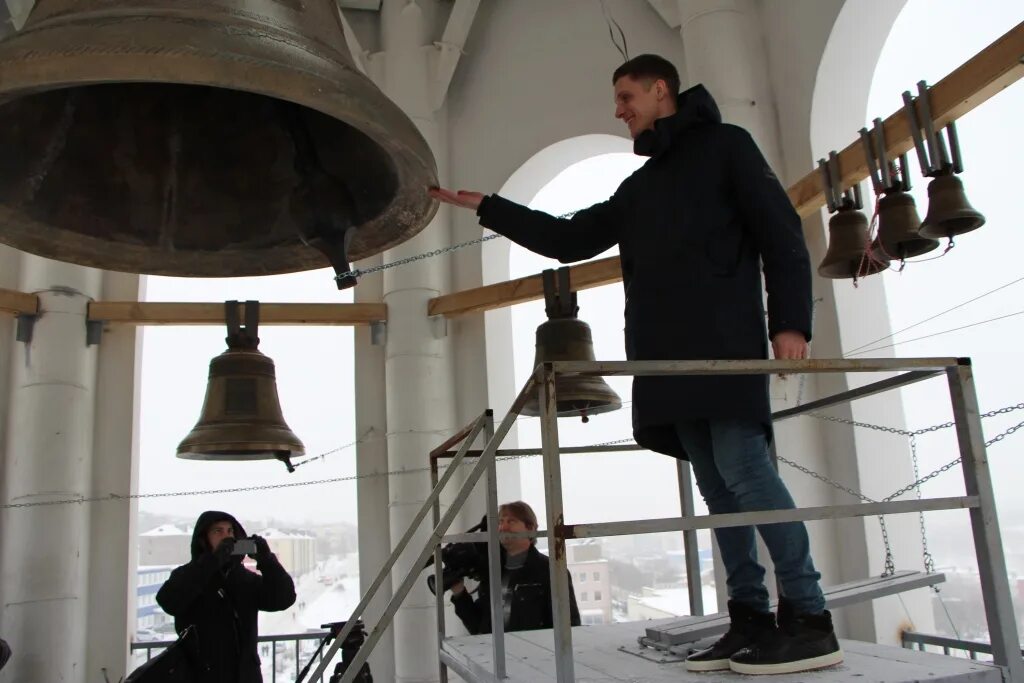 колокольчик в честь пасхи. колокольня изнутри. колокола ризоположенского монастыря в суздале. колокол большой златоуст екатеринбург. колокол благовещенского собора.