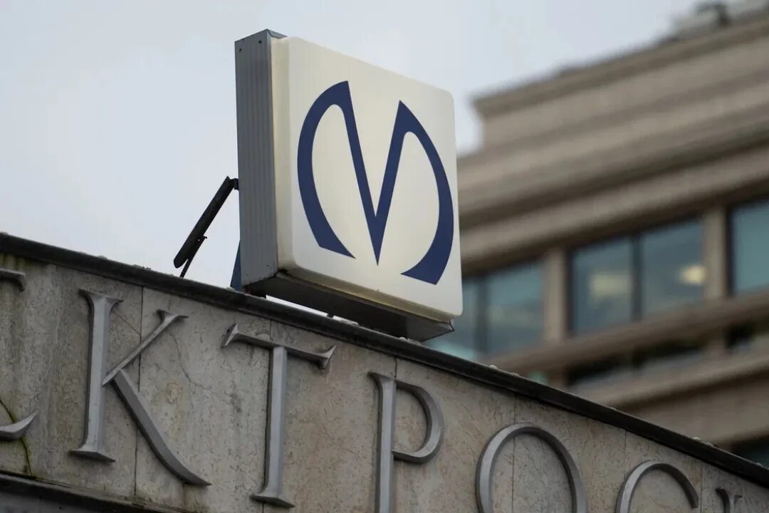 Метро чернышевская закрывается. Метро ладожская после закрытия. Магазин закрыт на ремонт. Ладожская (станция метро). Новочеркасская станция метро.