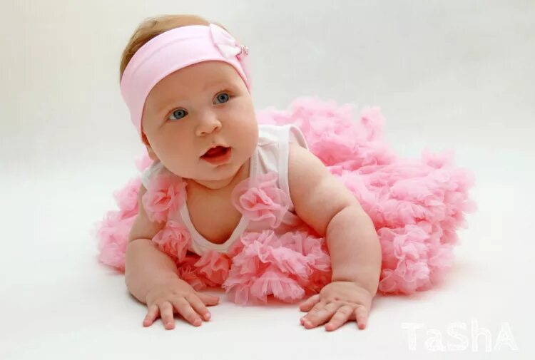 девочка зовет. малышка назвать девушку. красивые новорожденные дети. летние фото девочек малышек 2 месяца. малышка назвать девушку.