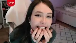 Карина Шпак - Сидишь на твиче, играешь в игры, смотришь аниме? - смотреть беспла