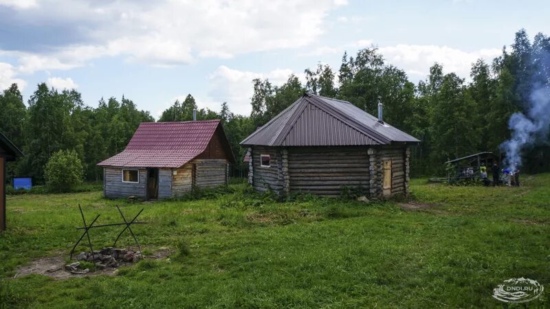 Приюты таганая. Приют Гремучий ключ Таганай. Таганай национальный парк приют. Таганай национальный парк приют Гремучий ключ. Приют белый ключ Таганай.