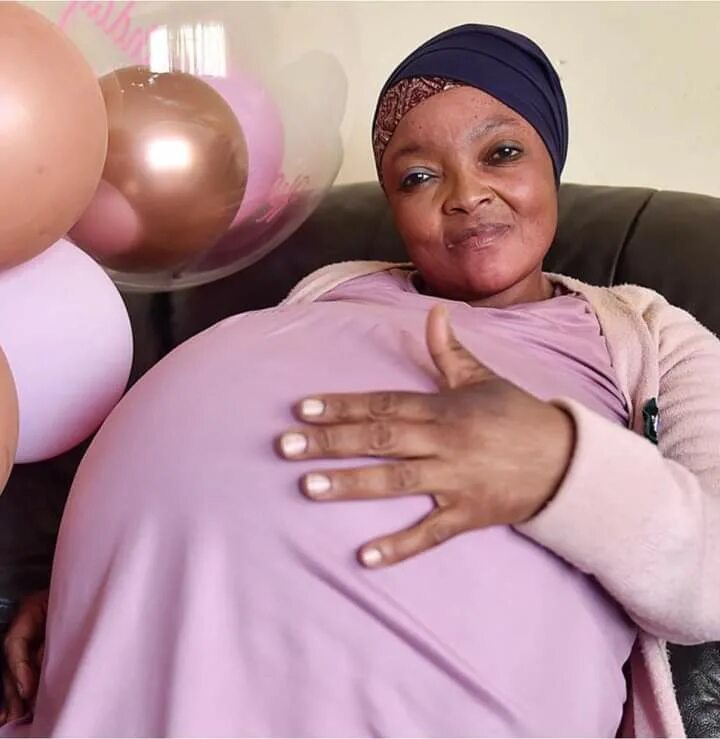 Африканская женщина родила 10 детей. Негритянка рожает