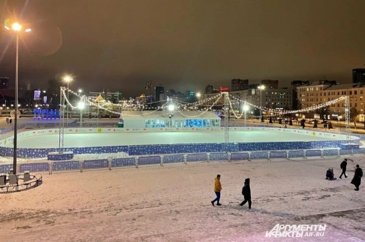 Каток пермь работает. Каток на эспланаде Пермь. Эспланада Пермь 2023. Каток Пермь 2023. Каток Эспланада Пермь 2024.