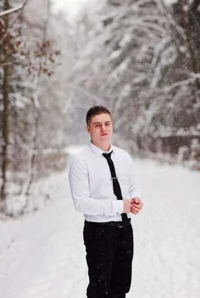 Фотосессия с парнем. Влюбленные зимой. Книги с мужским характером. Мужчина в феврале. Мужчины назвали самые желанные подарки на 23 февраля.