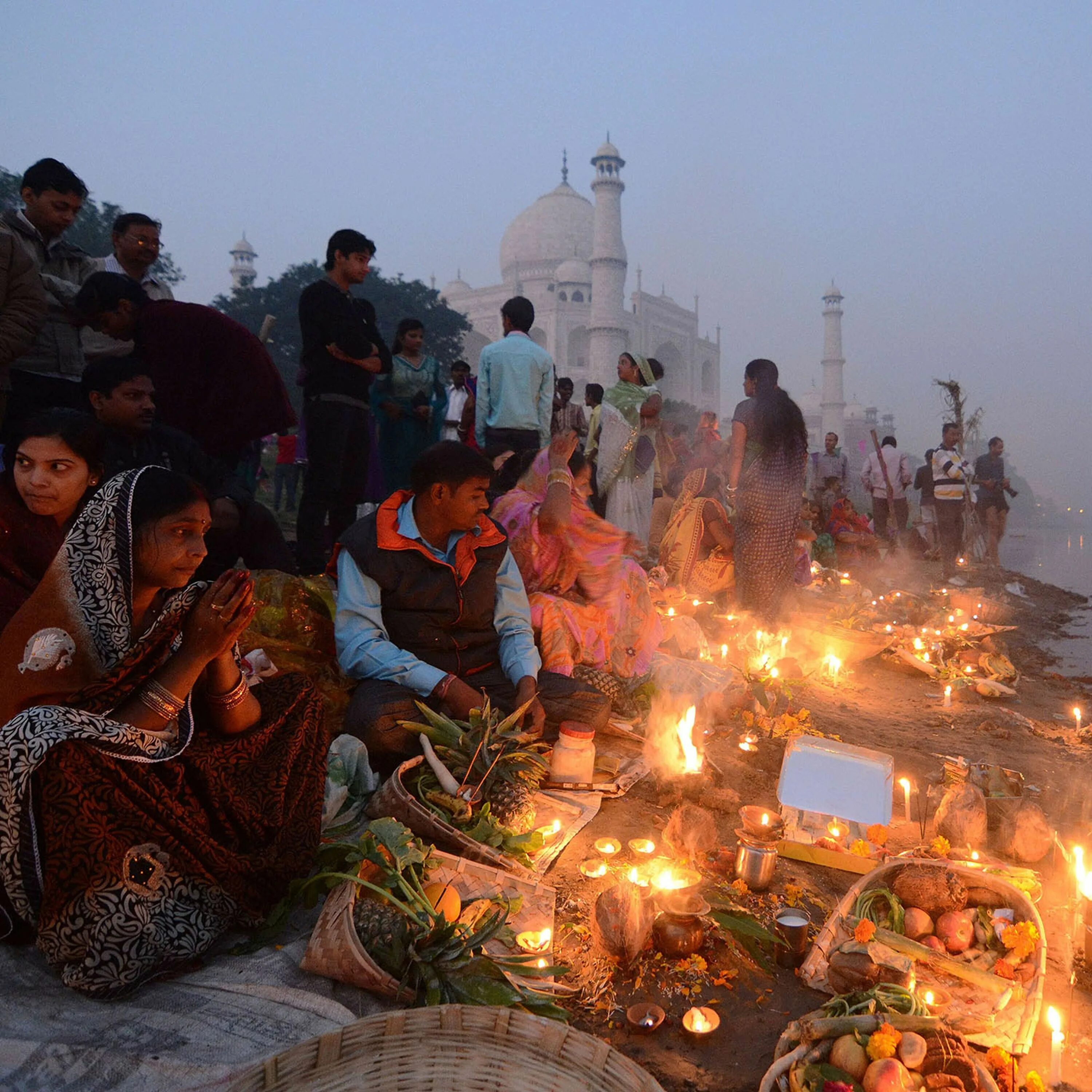 Индийские верования. Пуджа обряд в Индии. Фестиваль религии в Индии.